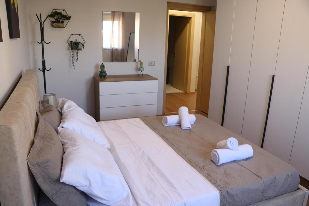Pine Apartment Тирана Екстер'єр фото