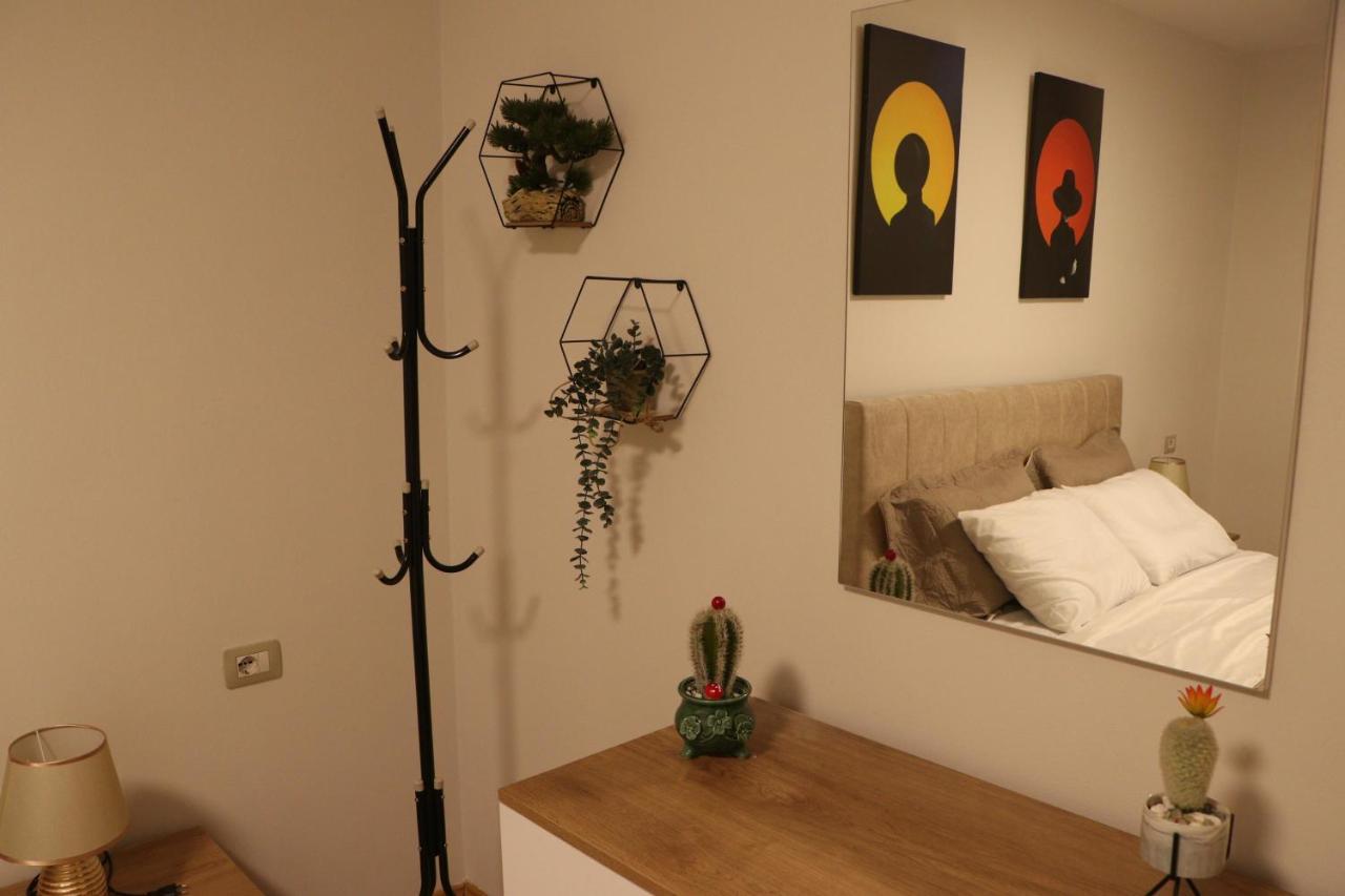 Pine Apartment Тирана Екстер'єр фото