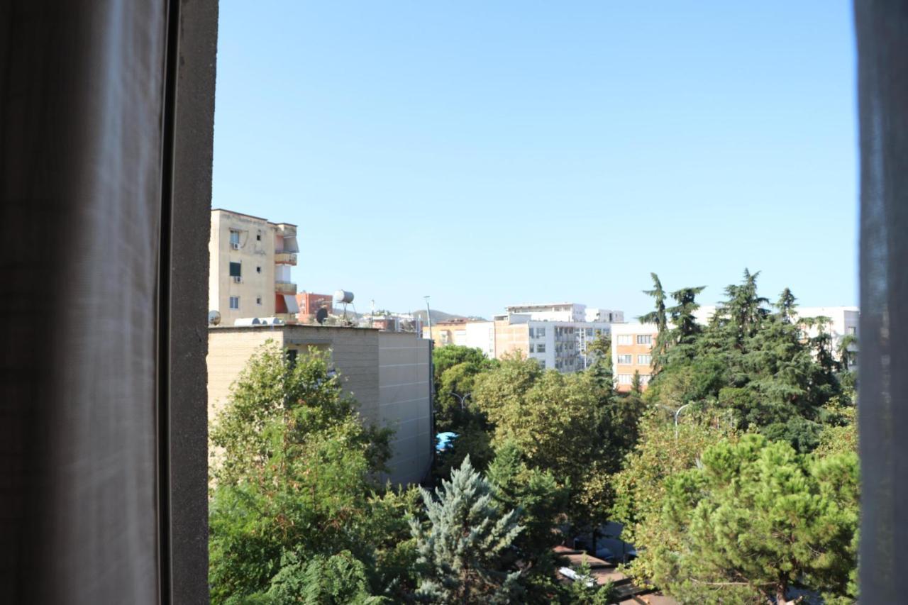 Pine Apartment Тирана Екстер'єр фото